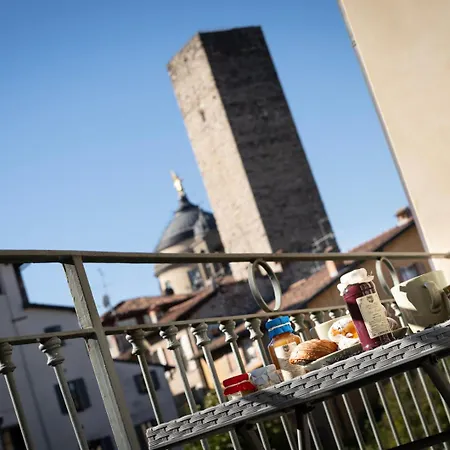 Solata 6 Exclusive アパート ベルガモ